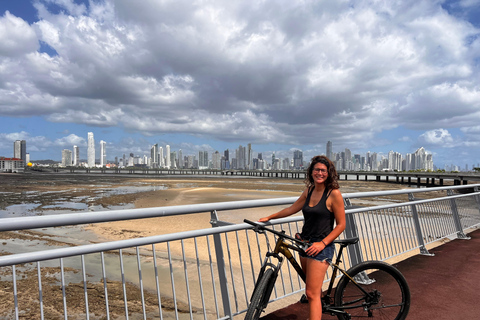 "Fietstour Casco Viejo en Panama Stad Ontdek de essentieFietstour in Panama Stad en de Oude Stad met lokale gids