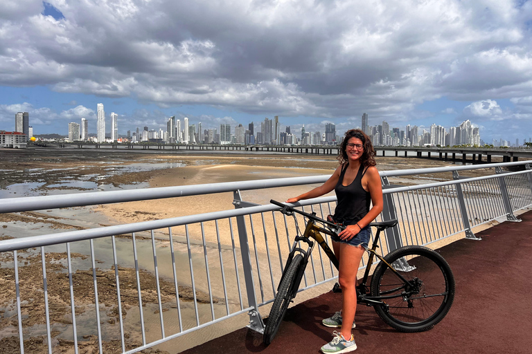 "Fietstour Casco Viejo en Panama Stad Ontdek de essentieFietstour in Panama Stad en de Oude Stad met lokale gids