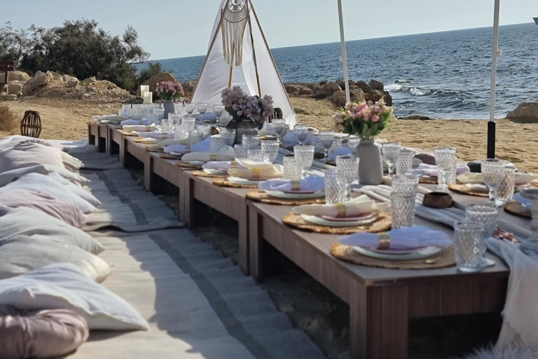 PICNIC DI LUSSO SULLA SPIAGGIA DI CIPRO
