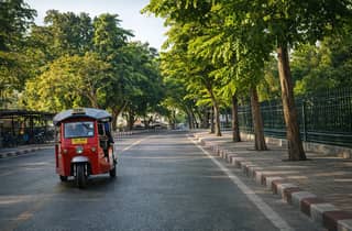 Bangkok: Tuk-Tuk-Tour durch die Altstadt bei Sonnenuntergang mit Lebensmittelverkostung
