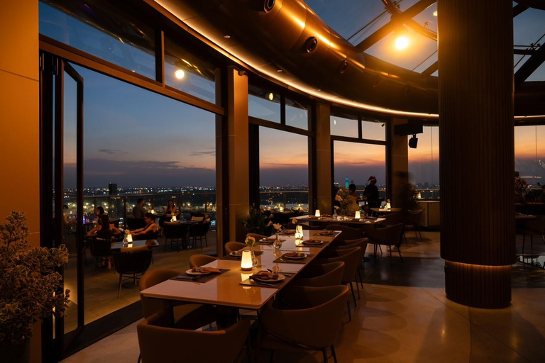 Bangkok: Cielo Sky Bar & Restaurant Rooftop Sharing Set for 2 People