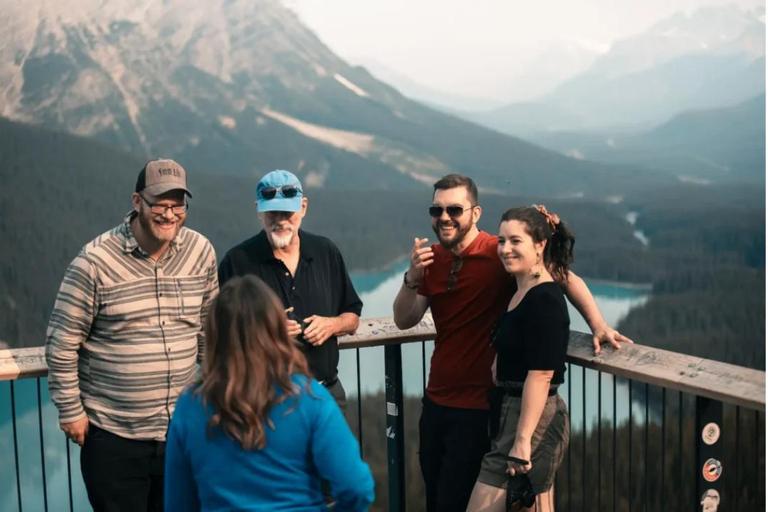 From Calgary: Columbia Icefield Day Trip with Skywalk