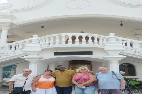 Kochi: Tuk-Tuk-Ausflug mit versteckten SchätzenKochi: Ausflug mit dem Tuk-Tuk zu versteckten Schätzen