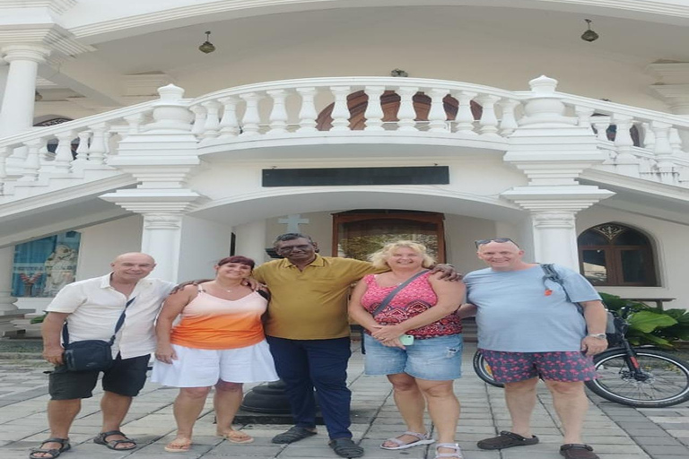 Kochi: Tuk-Tuk-Ausflug mit versteckten SchätzenKochi: Ausflug mit dem Tuk-Tuk zu versteckten Schätzen