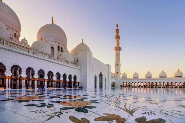 From Dubai: Sheikh Zayed Mosque & Sightseeing Full-Day