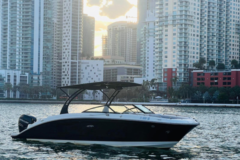 Miami: Tour en barco privado con guía