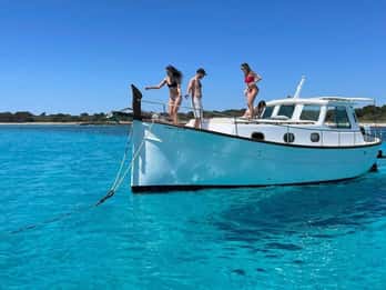 Traditional boat 10 beaches in the south of Menorca. Snorkeling, SUP and drinks