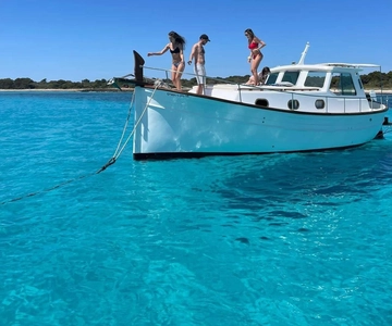 Traditional boat 10 beaches in the south of Menorca. Snorkeling, SUP and drinks