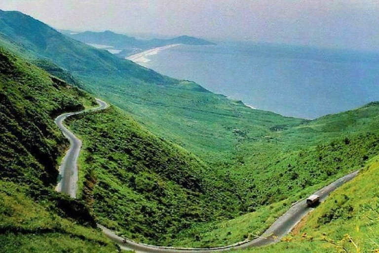Danang: Transfer to/from Hue by Private Car via Hai Van Pass Hue to/from Danang via Hai Van Pass, Lagoon & Tombs Cemetery