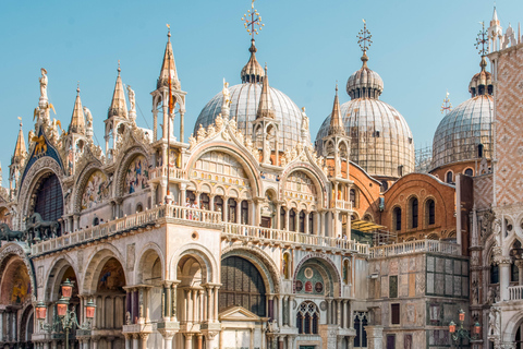 Venezia: Tour della Basilica di San Marco con terrazza ad accesso prioritarioTour guidato della Basilica di San Marco e del Palazzo Ducale in inglese