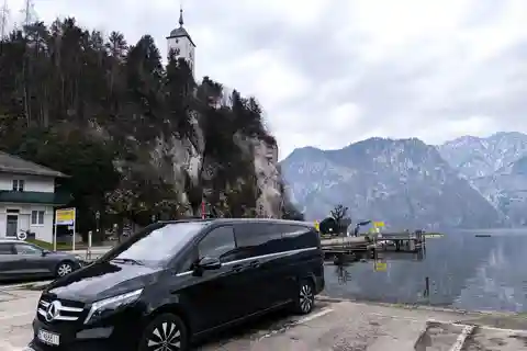 Excursión de lujo en furgoneta: Salzburgo, Hallstatt y mucho más para tu grupo