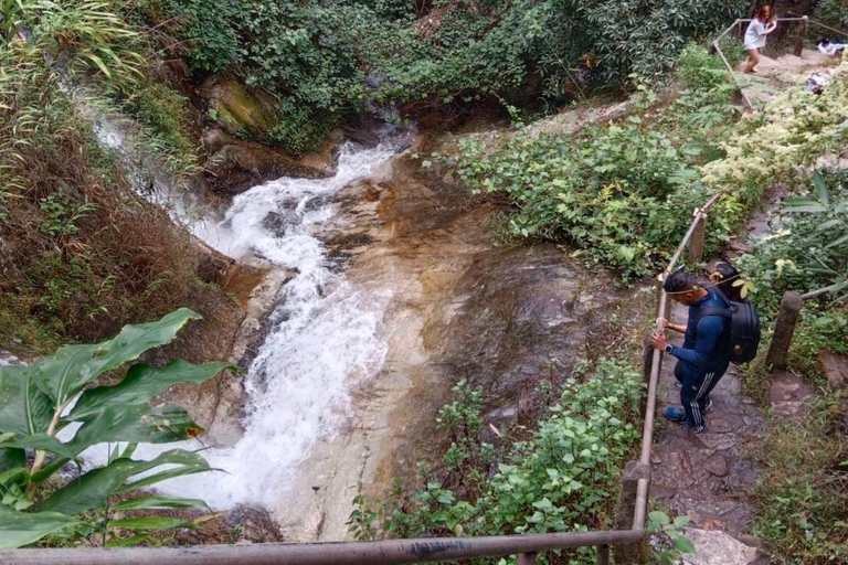 Mae Kampong dorp, warmwaterbronnen, Bo Sang paraplu's makenMae Kampong Village, warmwaterbronnen, Bo Sang-paraplu's maken