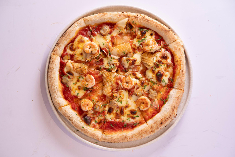 Discover a pizza experience with a flavorful Asian twist