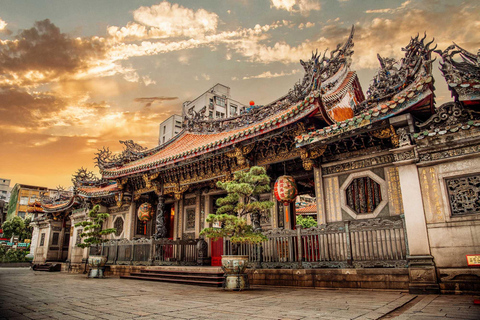 Taipei’s Definitive Icons: 5-Hour Private Guided Walk Taipei Definitive Icons: 5-Hour Private Guided Walk Weekend