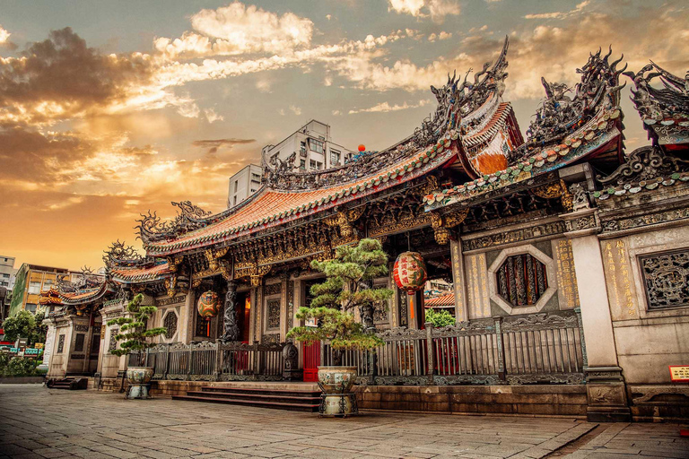 Taipei’s Definitive Icons: 5-Hour Private Guided Walk Taipei Definitive Icons: 5-Hour Private Guided Walk Weekend