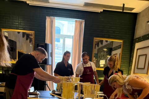 Segredos napolitanos: aula de massa e tiramisù para amantes da gastronomiaSegredos Napolitanos: Aula de Massa e Tiramisù para quem curte comida