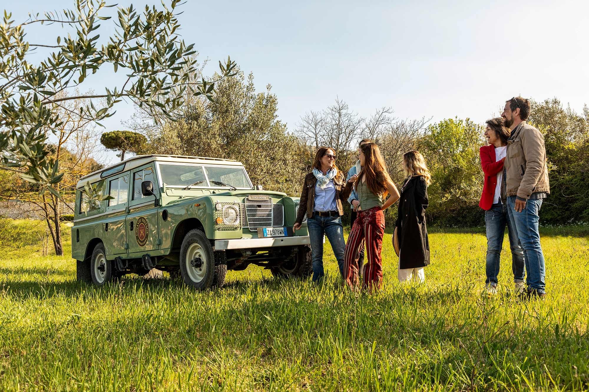 Greve in Chianti: Weintour im Oldtimer-Land Rover mit Mittagessen