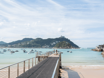 San Sebastian: Guided Walking Tour with Pintxo and Drink