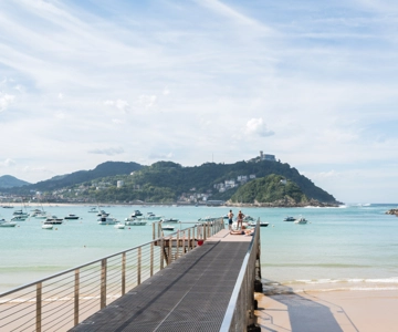 San Sebastian: Guided Walking Tour with Pintxo and Drink
