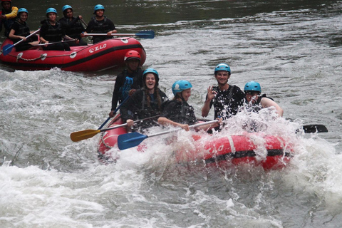 Yogyakarta wildwaterraften en Merapi vulkaan jeep tour