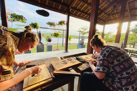 Hoi An: Clase de 3 horas de talla en madera con un artista local