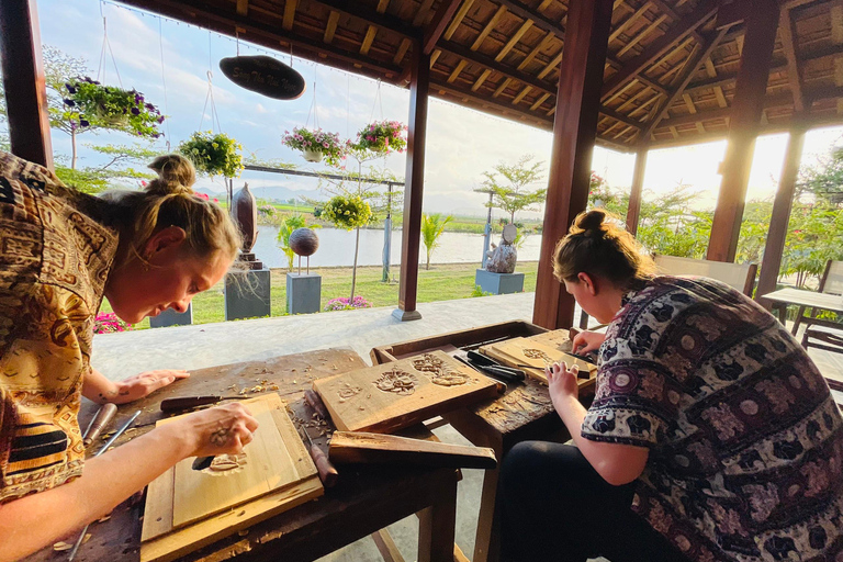 Hoi An: 3-stündiger Holzschnitzkurs mit lokalem KünstlerHoi An: 3 Stunden Holzschnitzkurs mit lokalem Künstler