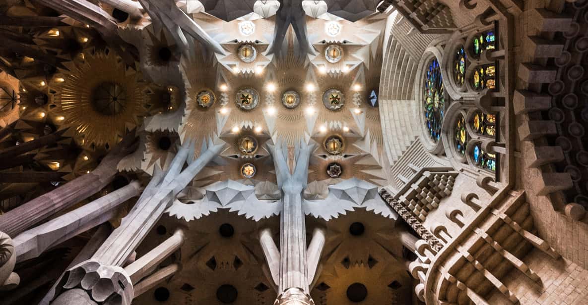 Afbeelding 10 van Barcelona: Sagrada Familia Fast Track Rondleiding