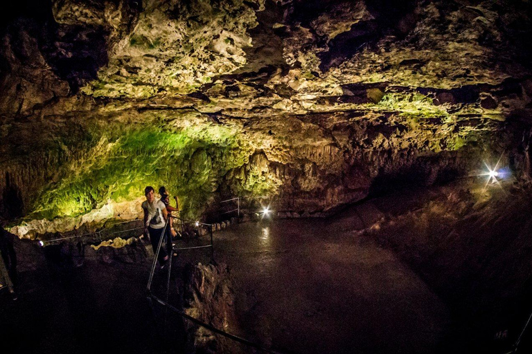 Au départ de Bratislava : Château de Bojnice, Čičmany, station thermale Aphrodite