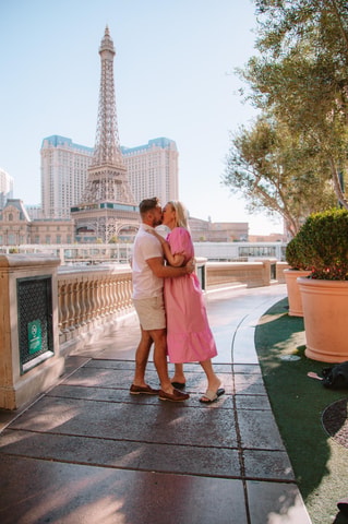 Private Vacation Photoshoot with Photographer in Las Vegas