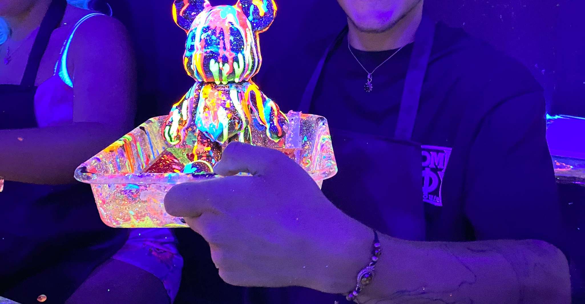 Barcelona: Bear-brick Fluorescent Painting | Wine and Art photo 12