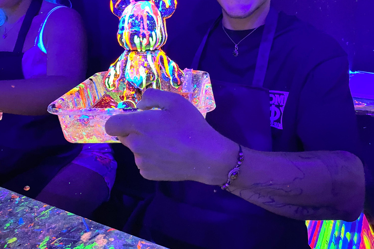 巴塞罗那：熊砖荧光画|葡萄酒与艺术巴塞罗那：Bearbrick 荧光画|葡萄酒与艺术