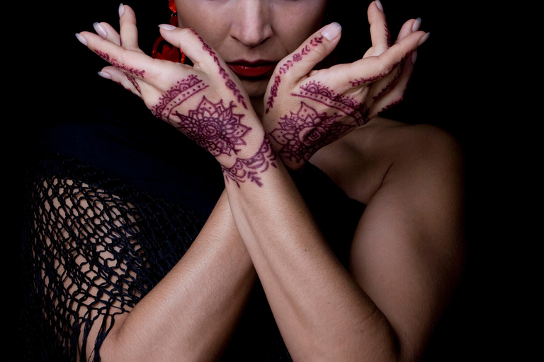 Granada: Flamenco Dance Class for Beginners at the Flamenco Theater Granada: Flamenco Dance Class for Beginners at Teatro Flamenco