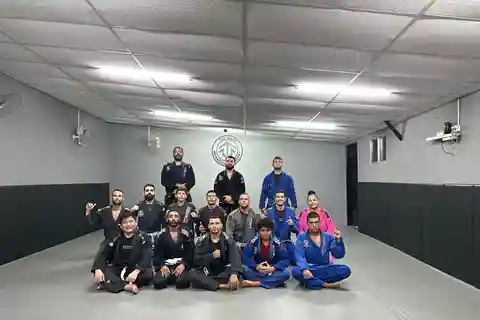 Brezilya Jiu-Jitsu'sunu bir grup dersiyle keşfedin