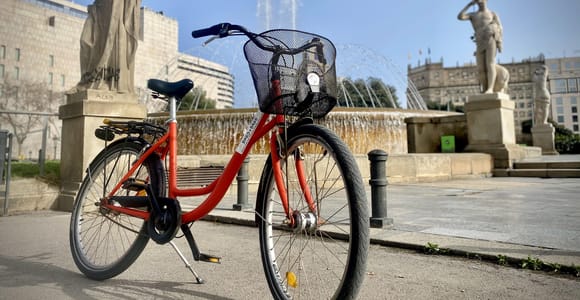 Barcelona: Full-Day Bike/E-Bike Rental with Helmet and Lock