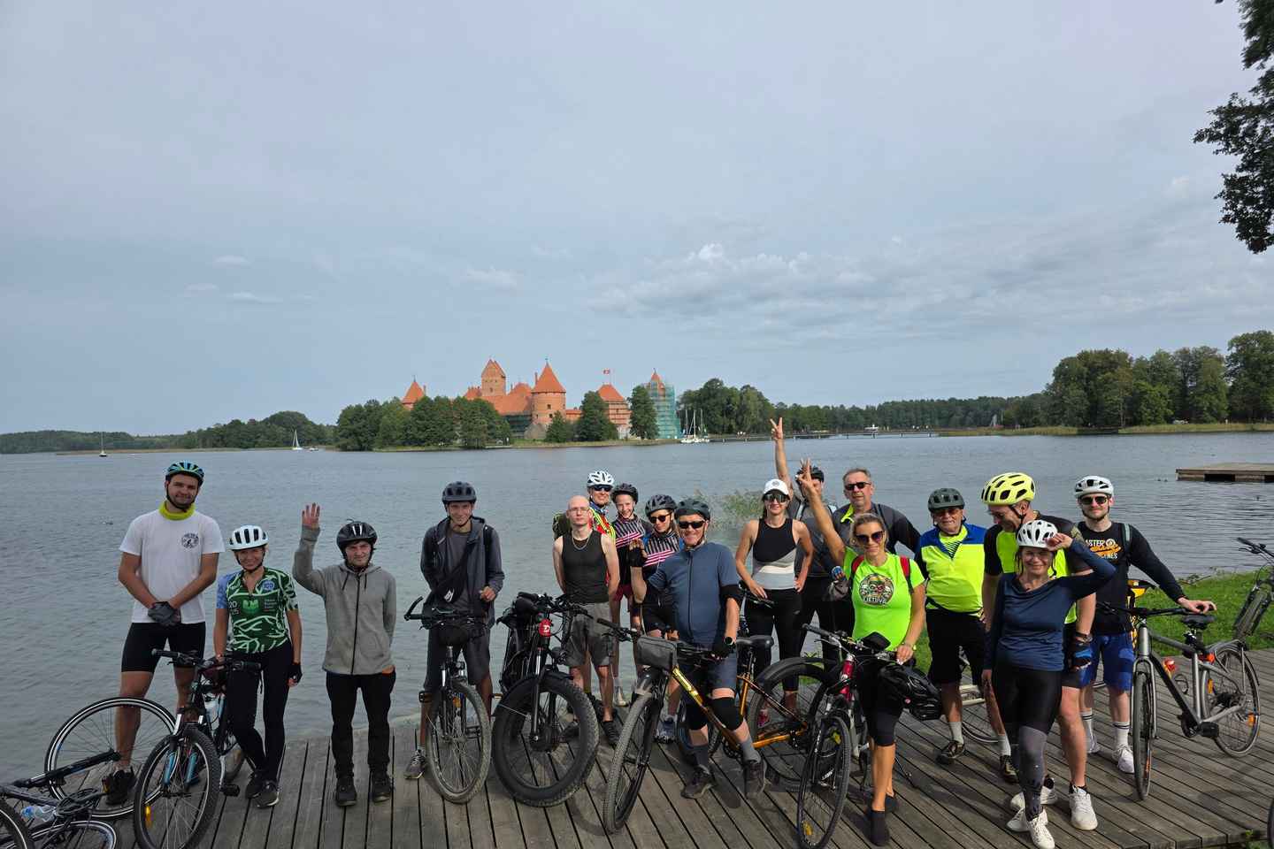 Vilnius: Trakai Tour en Bicicleta Autoguiado con Boletos de Tren