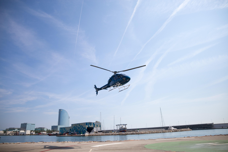 Barcelona: Passeio de barco a vela e voo de helicópteroPasseio de barco e voo de helicóptero