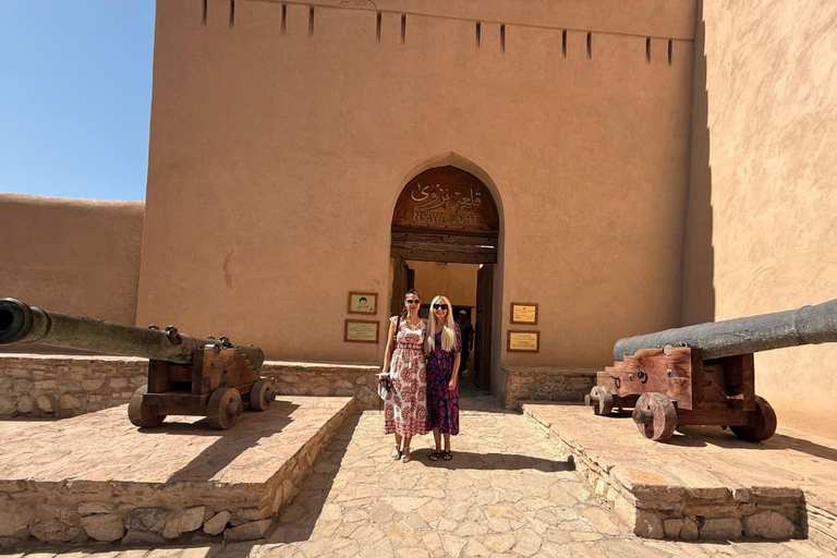 From Muscat: Nizwa, Jabreen, and Bahla Fort Day Sharing Tour