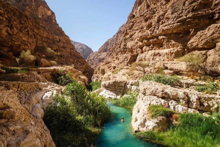 Muscat: Wadi Shab Shared Tour with Lunch
