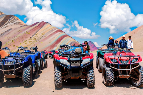 Tour en cuatrimoto a la montaña arcoíris, a solo 7 minutos a pie.