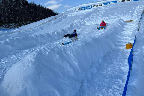 Speel met sneeuw bij HOKKAIDO Sneeuwpark &amp; Outlet ShoppingSki- en rodelervaring volledig draaiboek