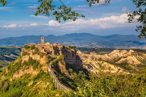 De stervende stad "Civita Bagnoregio" met/wijnproeverij van Port