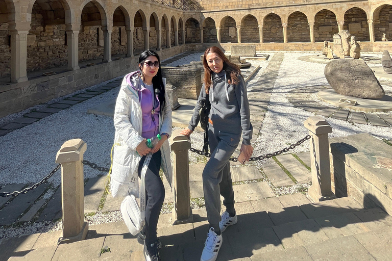 Tour a pie por el casco antiguo de BakúTour privado