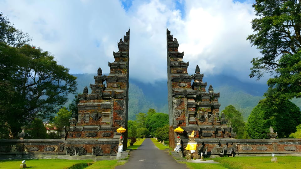 Nord Bali Tour Ikonisches Tor See Wasserfall heiße Quellen