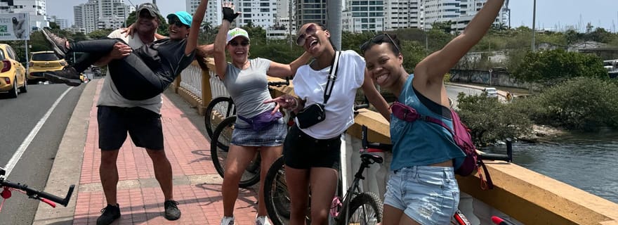 CARTAGENA : PROMENADE À VÉLO AVEC DÉJEUNER DANS L'ENDROIT PRÉFÉRÉ DE BOURDAIN