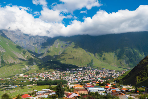 Tbilisi: viaggio tutto incluso a Kazbegi e masterclass di khinkali
