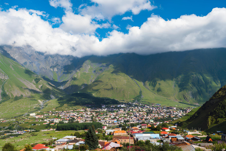 Tbilisi: viaggio tutto incluso a Kazbegi e masterclass di khinkali