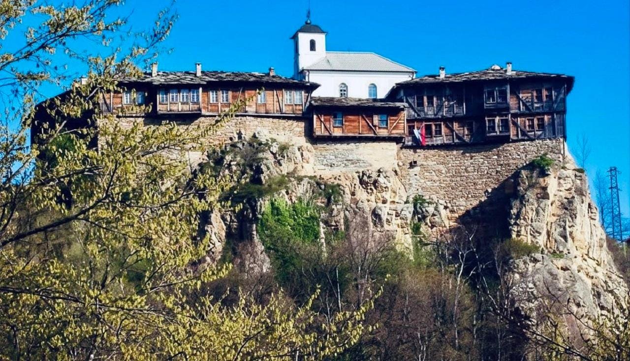Sofia: Tagestour zum Kloster Glozhene und zur Höhle Saeva Dupka