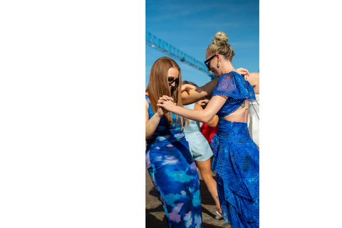 Sevilla: Rooftop Salsa Class with Bottomless Sangria