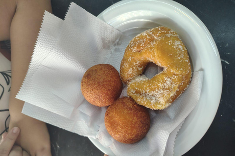 Medellín: Tour guiado a pie con paradas gastronómicas