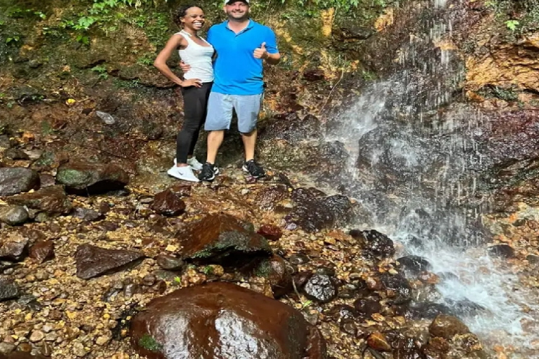 Advocaat Stephen Wandeling met waterval en grottentocht